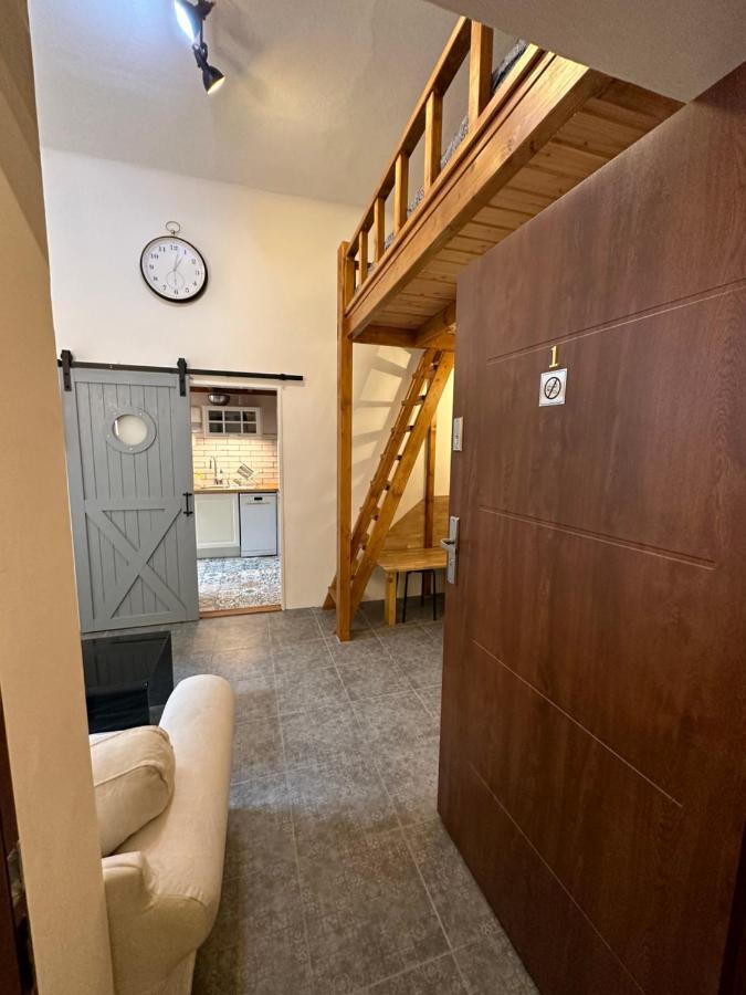 פראג Cozy New Loft Apartment מראה חיצוני תמונה